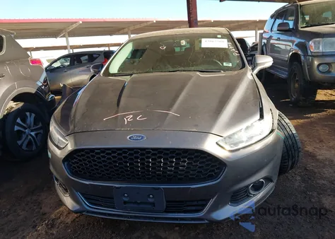 2014 Ford Fusion Energi Titanium z USA, uszkodzony, nr VIN 3FA6P0SU7ER397242